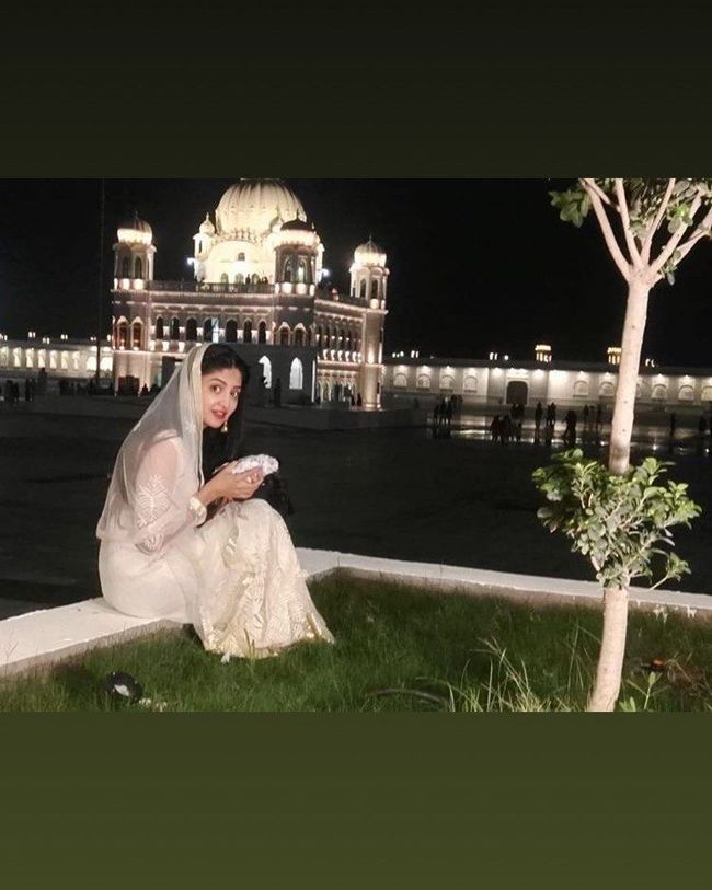 Poonam kaur Latest Instagram Pictures